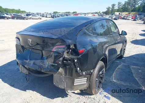 2023 Tesla Model Y Awd/Long Range Dual Motor All-Wheel Drive z USA, uszkodzony, nr VIN 7SAYGAEE9PF888254